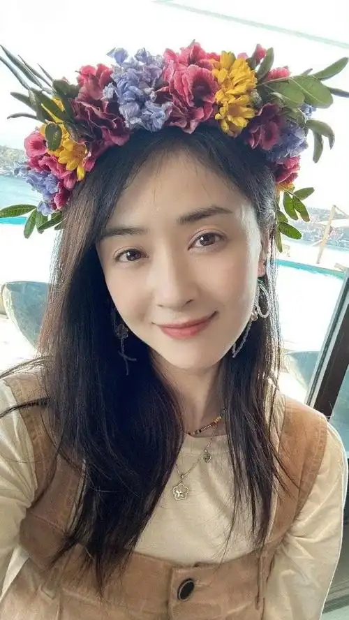 蒋欣泳池随拍#蒋欣晒海边照片,蒋欣瘦下来后也太美了吧