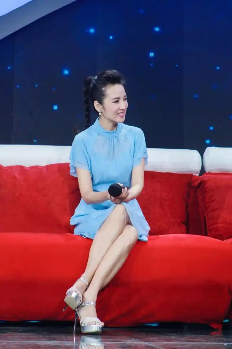 eitiein央视主播管彤同款穿搭教科书又更新了