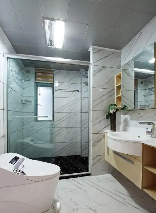 三居室现代简约卫生间装修实景图片欣赏-12平米卫生间管道吊顶装修效