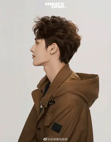 朱正廷 ×《风度mens uno》三月封面 凌乱卷发温柔外表