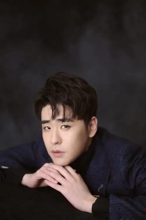 张云雷"当时明月在,曾照彩云归.