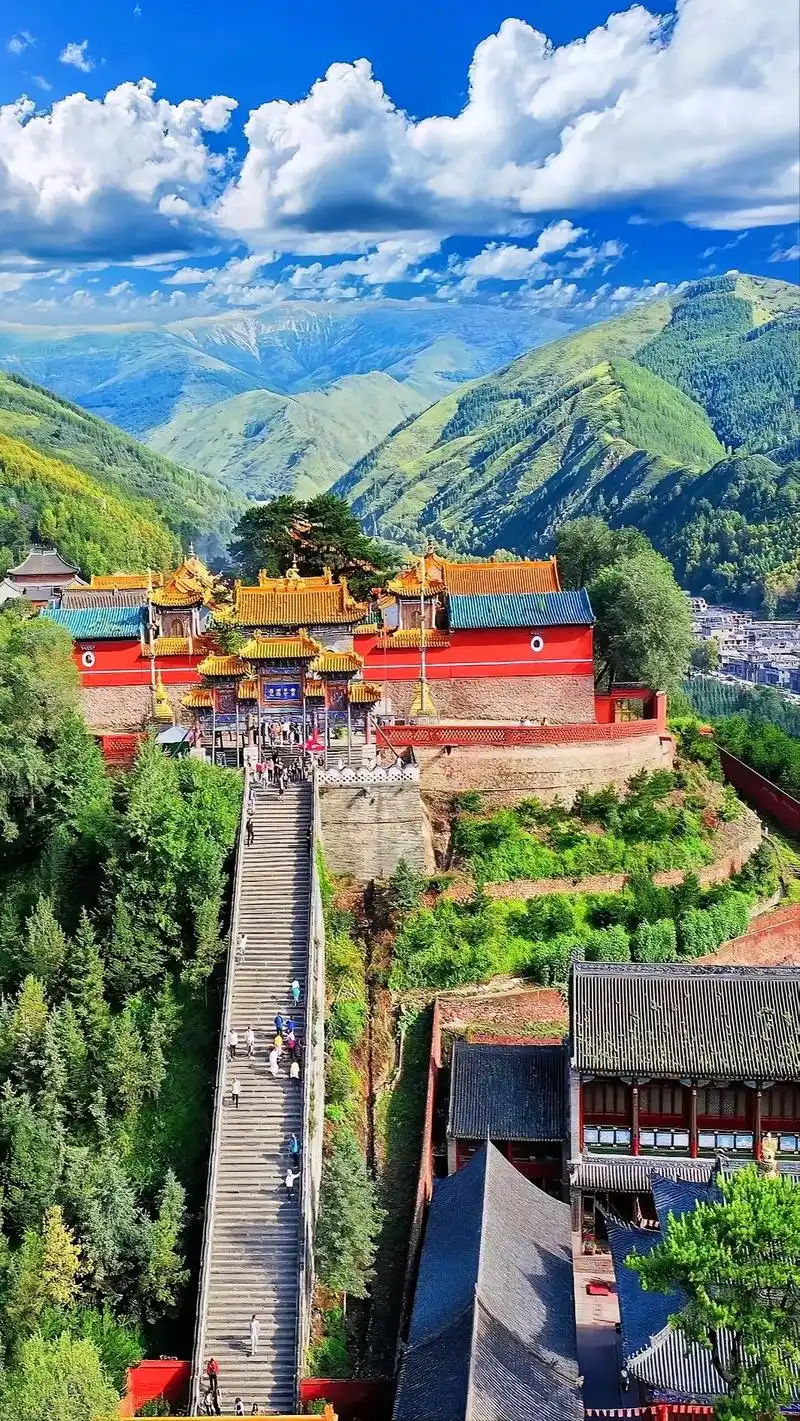 中国四大佛教名山.分别是山西五台山,浙江普陀山,四川峨眉山, - 抖音