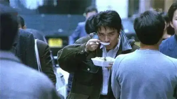 香港影坛影帝吃盒饭曾志伟最霸气周润发最感动周星驰最潇洒