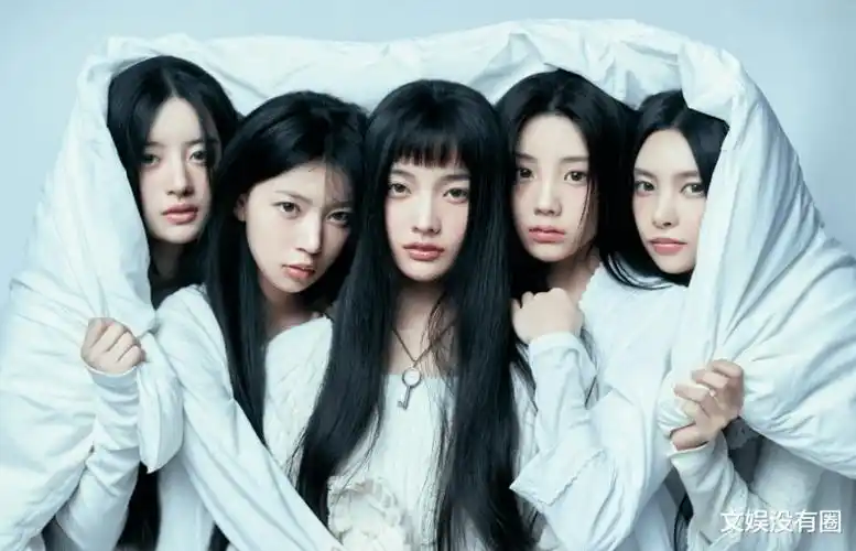 文娱没有圈获悉,illit是韩国hybe新推出的5人女团,由3名韩国成员卢玧