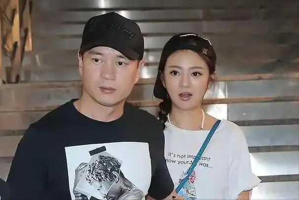 尽管安以轩心力交瘁,以泪洗面,但目前两人尚未传出离婚的消息.