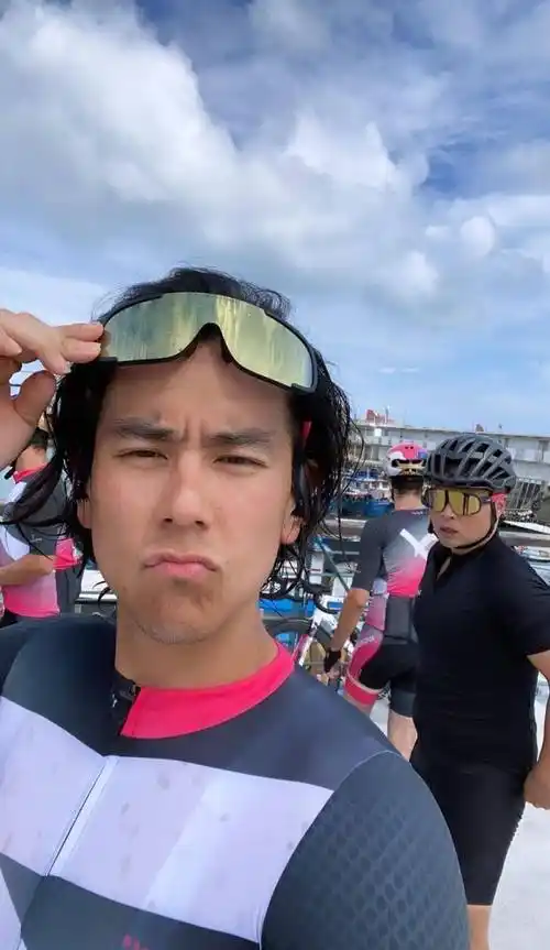 晒自拍,头发凌乱胡子拉碴,却获赞:有梁家辉的影子_时候_运动_开心