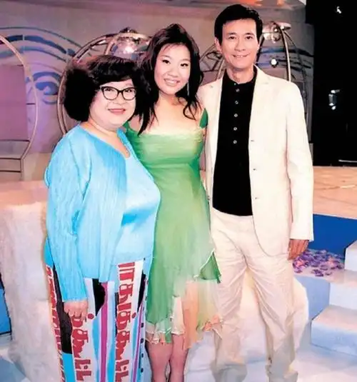 郑少秋妻子证实大女儿去世!称郑少秋心情难以平复,已联系上生母