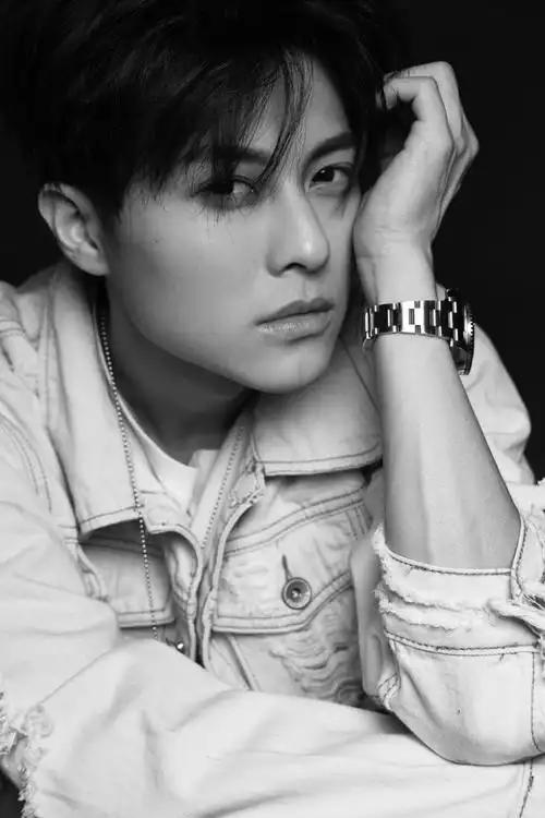 邱胜翊档期咨询,出席活动及广告代言业务洽谈