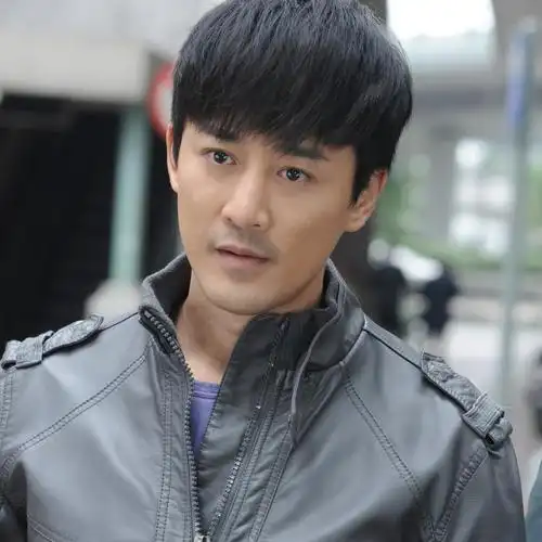 p>林峰,1979年12月8日生于福建厦门,中国香港影视男演员,流行乐歌手.