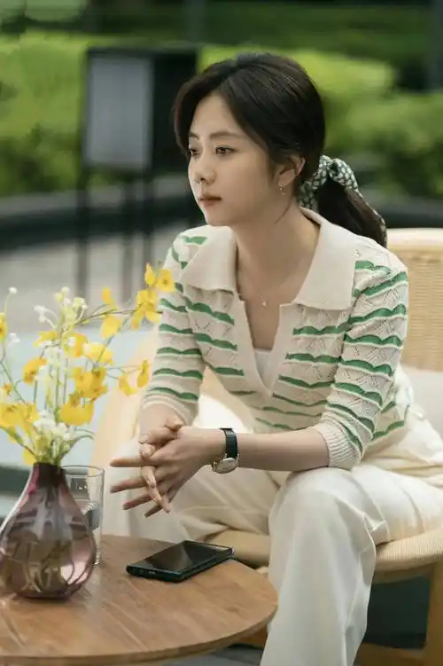 女明星谭松韵写真剧照:俏丽可爱,靓丽青春