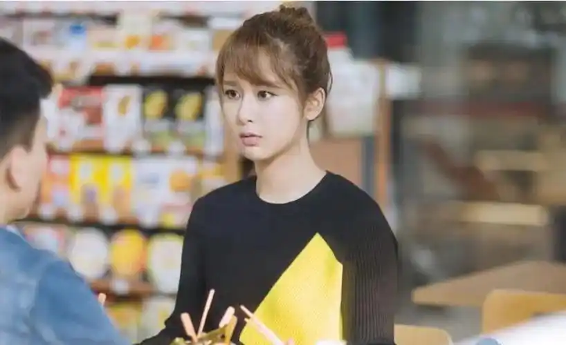 当杨紫与一群顶级大佬站在一起时,我才明白她的成功原来是这样_青云