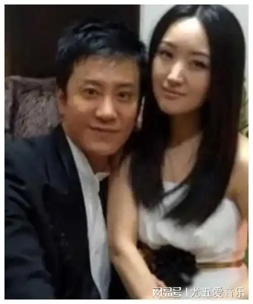 52岁的杨钰莹和30出头的鲍毅结婚,真爱跨越年龄,祝福她找到