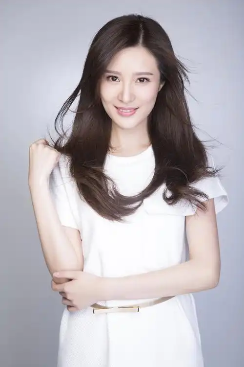 邬靖靖《西关大屋》杀青 动情演绎暖心亲情