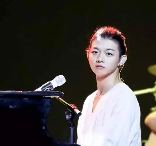 自作孽不可活!霍尊前女友陈露涉嫌敲诈勒索案,进入审查起诉阶段