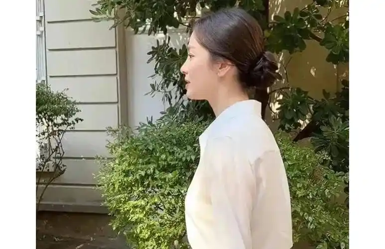 42岁宋慧乔也太会穿了!