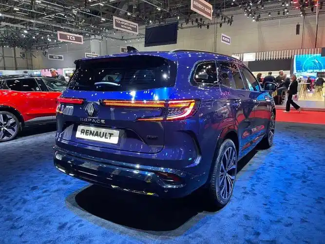 更加强调空间实用性,全新雷诺espace日内瓦车展实车亮相_腾讯新闻