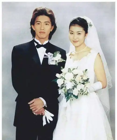 木村拓哉爱情录,他为什么与妻子工藤静香不离不弃?_伊藤香_下图_伊豆