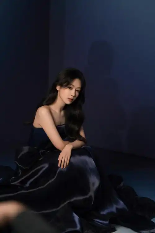 #杨紫 伊菲丹代言##杨紫金色高定#