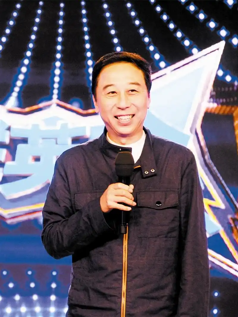 她2006年就开始进入娱乐圈发展,却一直不红,后来在2015年冯巩带她上了