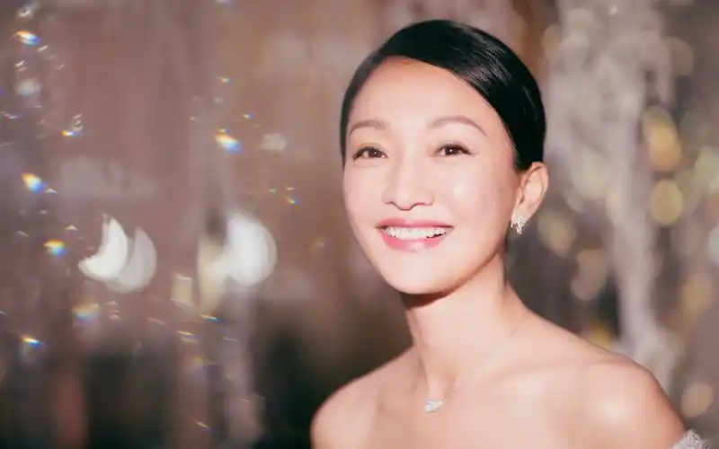 周迅优雅性感高清桌面壁纸