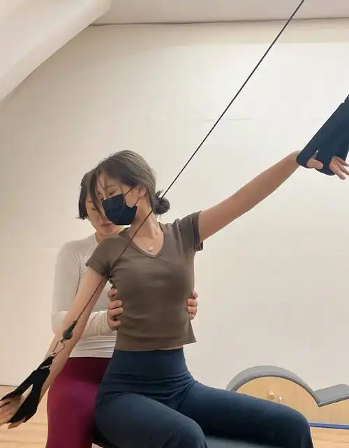 虞书欣晒练普拉提照腰线锁骨让人无限心动