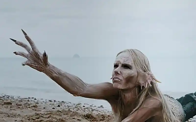 美人鱼杀人无数,被人引诱上岸,快速晒成了人鱼干