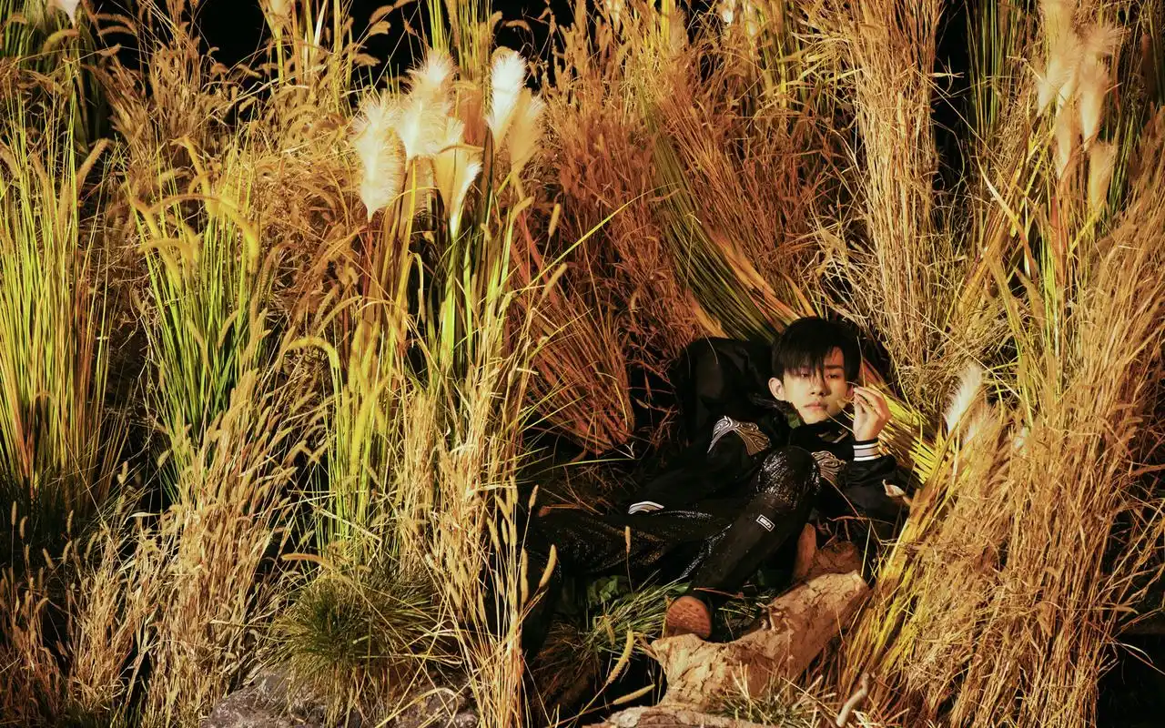 少年tfboys易烊千玺帅气壁纸图片