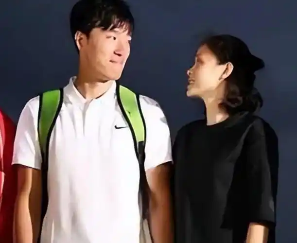回顾刘翔与演员葛天结婚9个月离婚为何转身娶了初恋女友吴莎