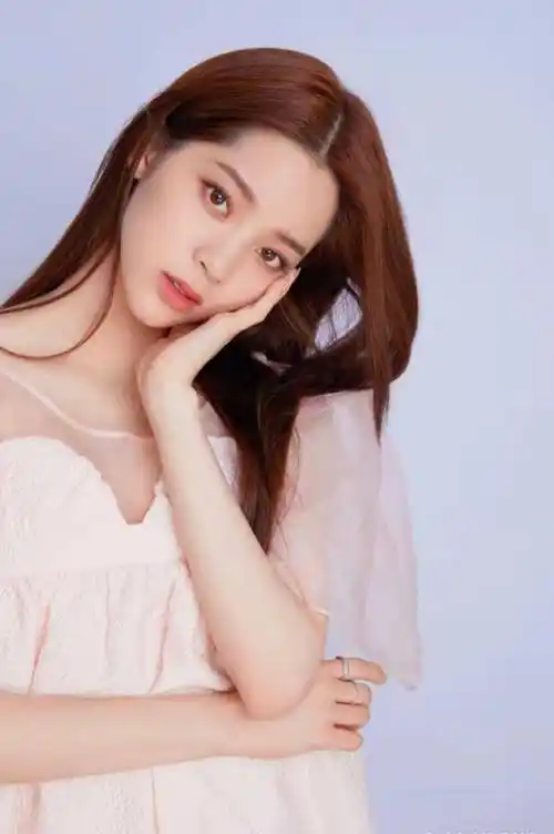 欧阳妮妮到底有多嫉妒欧阳娜娜,亲生姐妹到底有什么经历呢_演艺圈