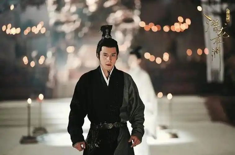 图集介绍:韩东君在古装剧《三国机密之潜龙在渊》中饰演司马懿,凭借着