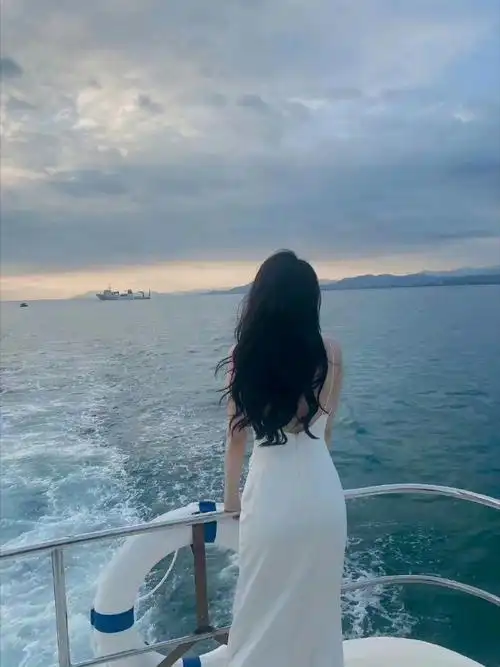 迪丽热巴背影杀#感觉小姐姐的背影都已经美得不可方物了,好想说小姐