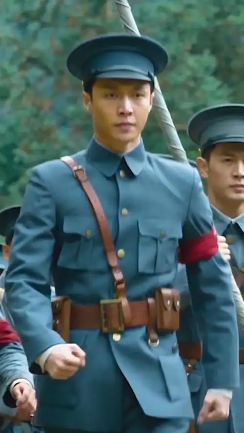 张艺兴军装也太帅了吧
