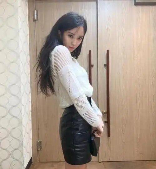 tara朴孝敏身材太火辣了身穿牛仔裤都有一股洋气性感模样