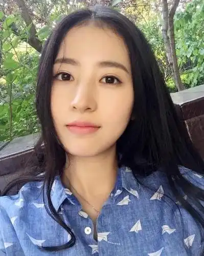 她曾是井柏然绯闻女友 长相清新家庭背景十分惊人