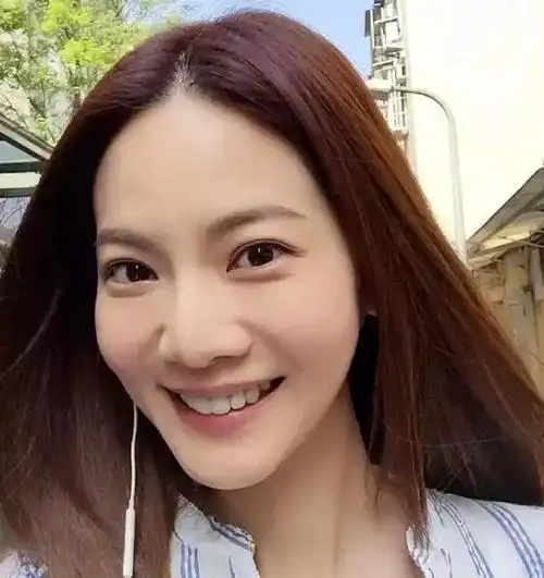 《爱情魔发师》曾之乔,今28岁大变脸,惨老似大妈