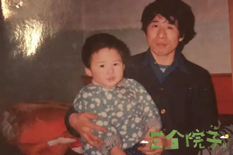 《三个院子》大张伟暴哭圈粉 一家三口童年照温情曝光