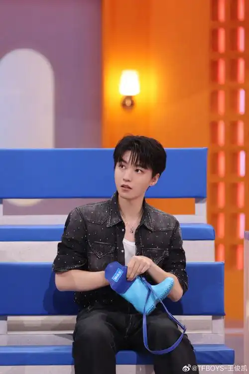 还以为吴昕穿了王俊凯的鞋