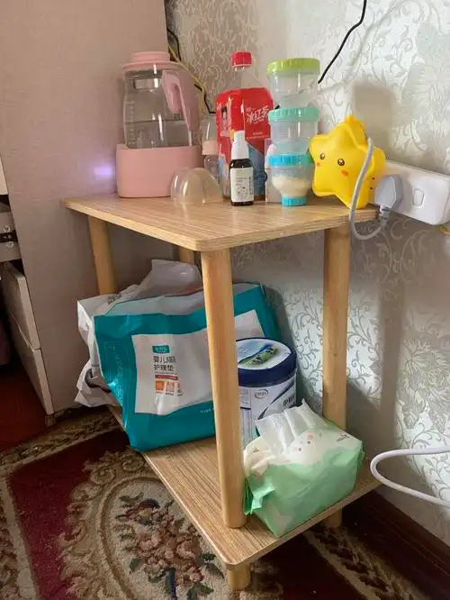 非常nice,买来放房间里给娃冲奶粉的小桌子,这个尺寸太巴士了,刚好