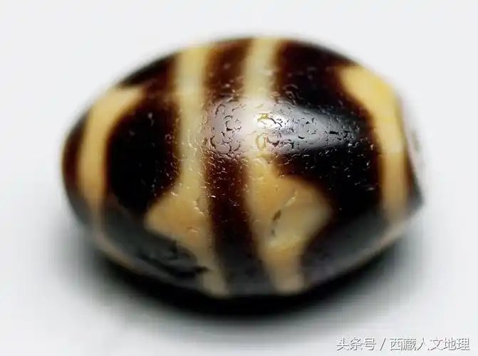 古老的天降石:藏族同胞最贵重的护身符,还是藏族姑娘出嫁必备