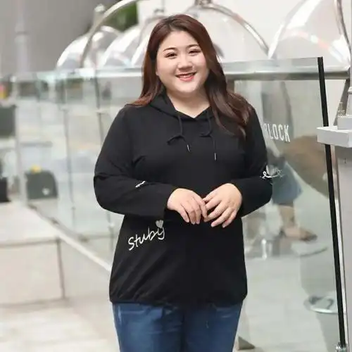 虽然在一定程度上提供了便利和舒适,但如果不注意款式的选择和搭配,就