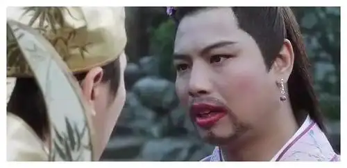 之后,1993年,李健仁又在《唐伯虎点秋香》里扮演一个回眸一笑百媚生