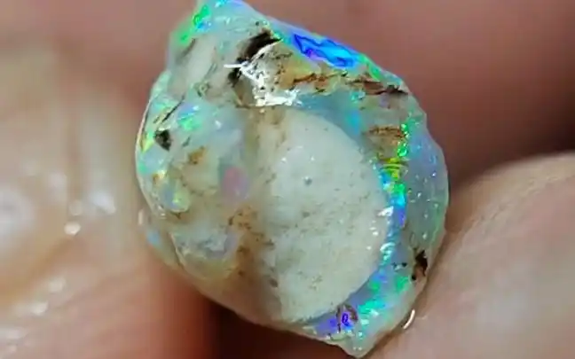 水晶欧泊从原石到粗磨(砂纸搓)