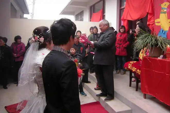 相亲对象是傻妞,32岁农村小伙被父母逼婚:能生孩子就行|二婚|找对象