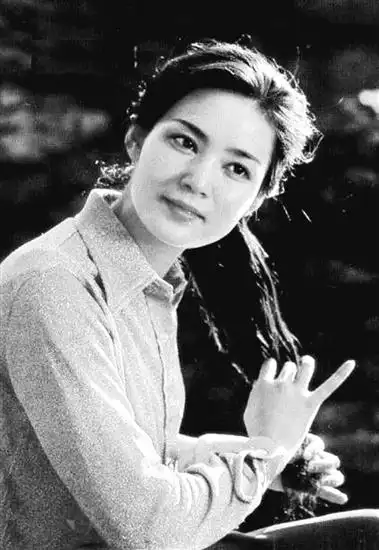 年轻美丽的潘虹.