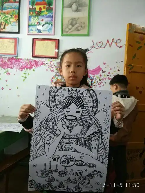 海洋艺术美术提高班的线描创意画《公主》