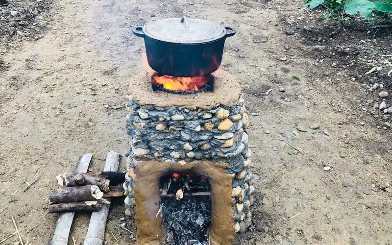 用鹅卵石泥土制作炉子,简直化腐朽为神奇!