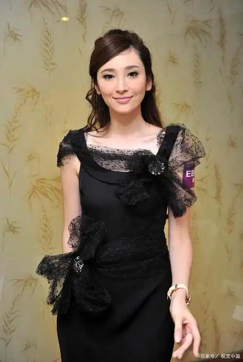 吴佩慈——"九头身美女"