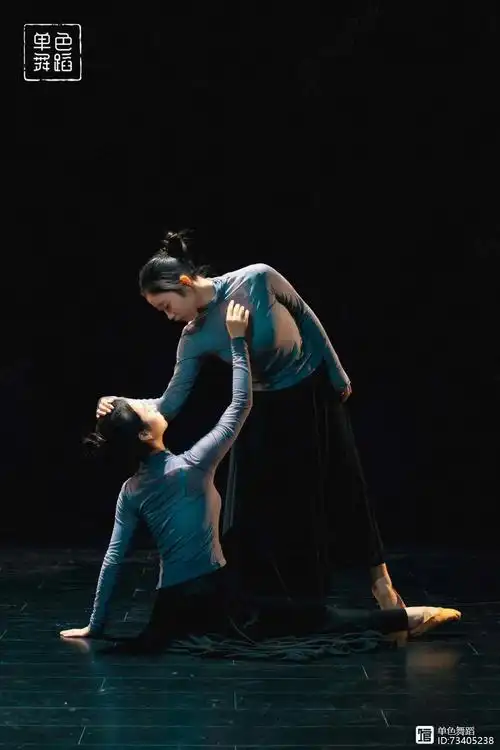 走心唯美现代舞不知所措姐妹双人为你动情演绎