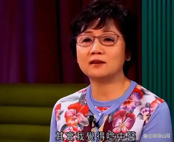 歌手张德兰27岁为爱隐退43岁转行学医嫁人34年无儿无女