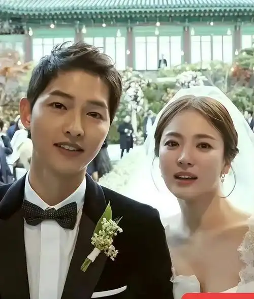 有声音怀疑宋仲基或宋慧乔曾出轨,虽然双方中人都予以否认,但舆论喧嚷